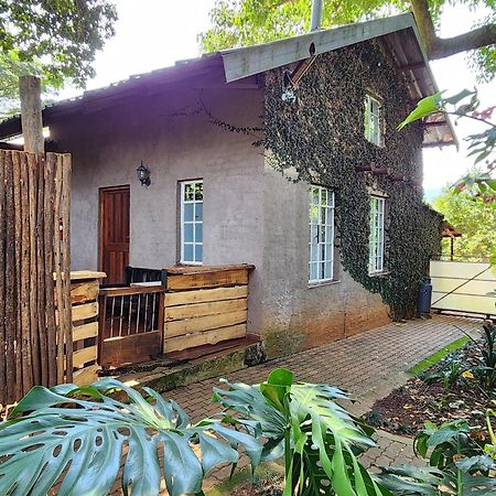 Softwaters Guesthouse Cottages Луис Трикард Екстериор снимка