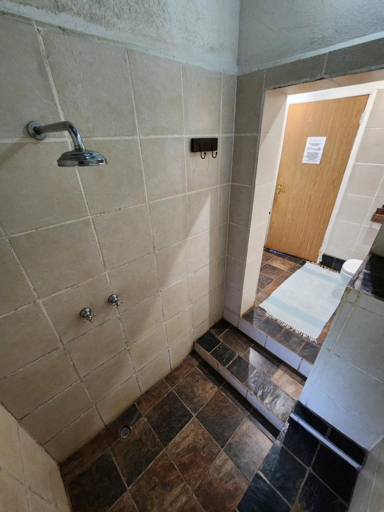 Softwaters Guesthouse Cottages Луис Трикард Екстериор снимка